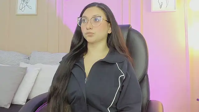 Snapshot of lucy_neil chatting on 02-10-26, 02:54 lucy neil online show from 02-10-26, 02:54