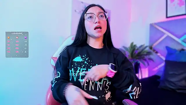 lucy neil online show from 11-06-25, 02:37