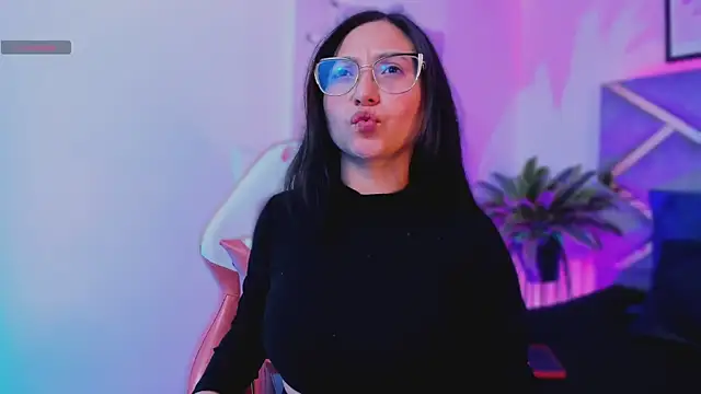 lucy neil online show from 10-28-25, 02:34