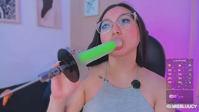 Snapshot of lucy_neil chatting on 04-11-26, 07:45 lucy neil online show from 04-11-26, 07:45