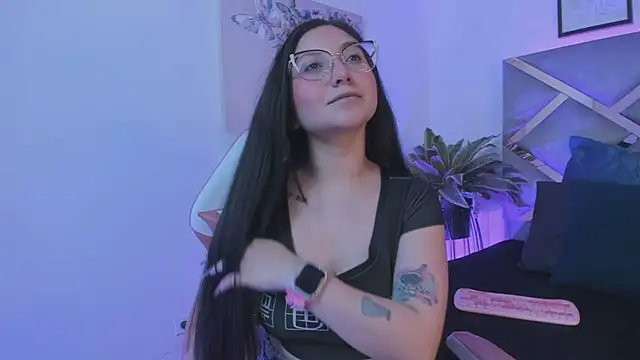 lucy neil online show from 10-21-25, 02:33