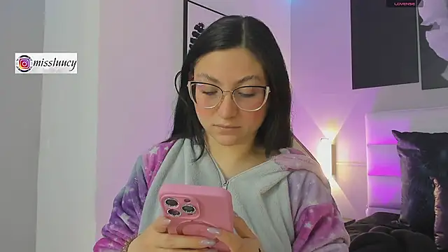 lucy neil online show from 09-27-25, 07:09