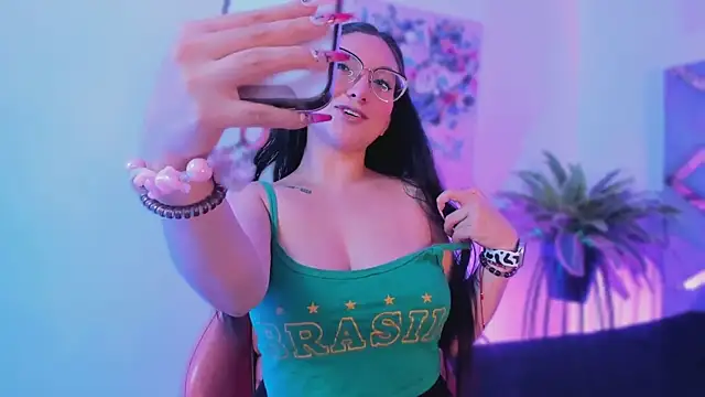 lucy neil online show from 01-13-26, 02:37