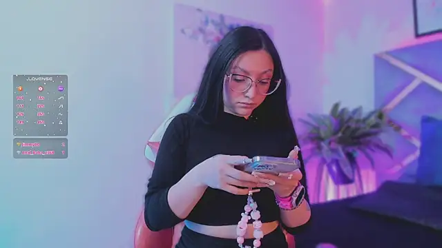 lucy neil online show from 11-18-25, 03:37