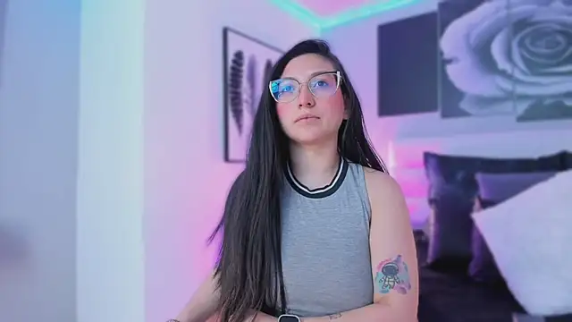 lucy neil online show from 09-16-25, 07:04