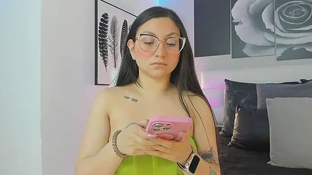 lucy neil online show from 10-03-25, 07:04