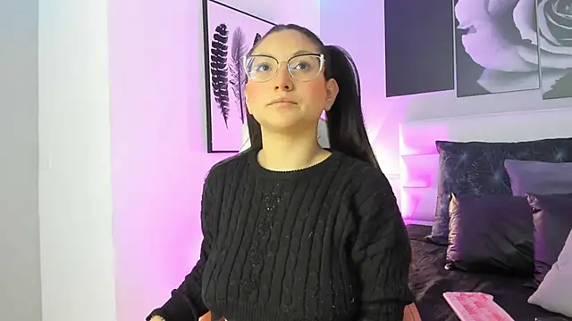 lucy neil online show from 09-22-25, 06:58