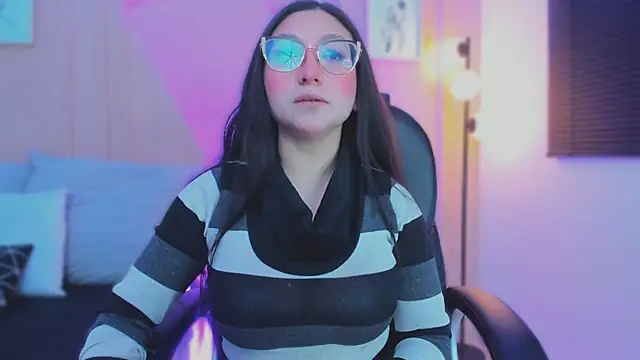 Snapshot of lucy_neil chatting on 04-07-26, 02:35 lucy neil online show from 04-07-26, 02:35