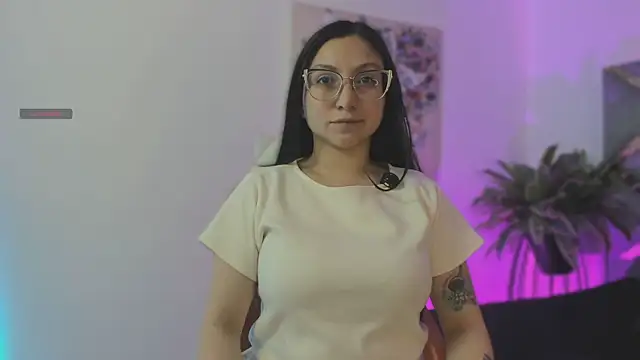 lucy neil online show from 11-21-25, 02:32