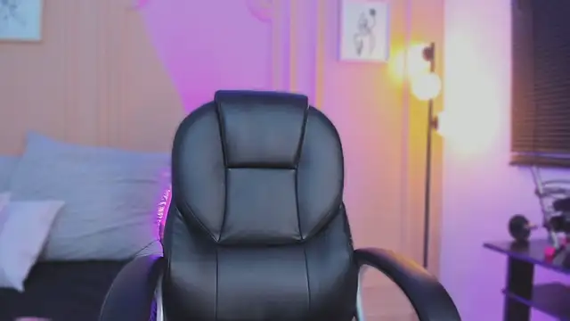 Snapshot of lucy_neil chatting on 04-11-26, 02:41 lucy neil online show from 04-11-26, 02:41