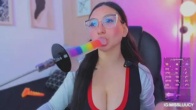 Snapshot of lucy_neil chatting on 04-09-26, 06:19 lucy neil online show from 04-09-26, 06:19