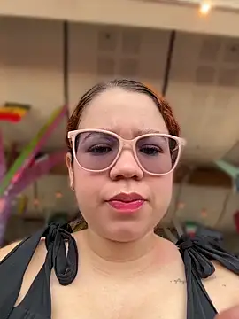 Lucyklein2022 online show from 06-07-26, 04:45