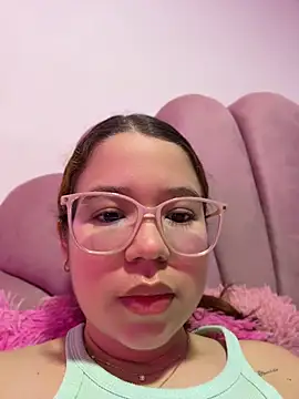 Lucyklein2022 online show from 07-12-26, 12:22