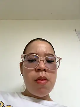 Lucyklein2022 online show from 03-29-26, 04:41