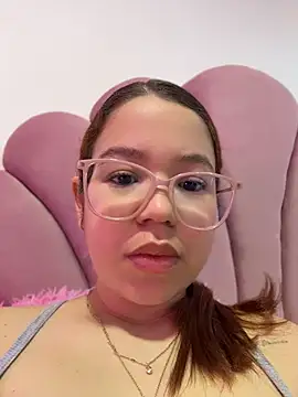 Lucyklein2022 online show from 07-25-26, 02:01