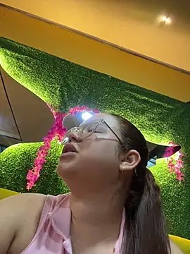 Lucyklein2022 online show from 10-09-25, 02:45