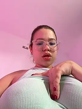 Lucyklein2022 online show from 04-19-26, 06:10