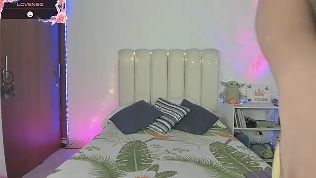 yelenaowens online show from 06-10-26, 01:40