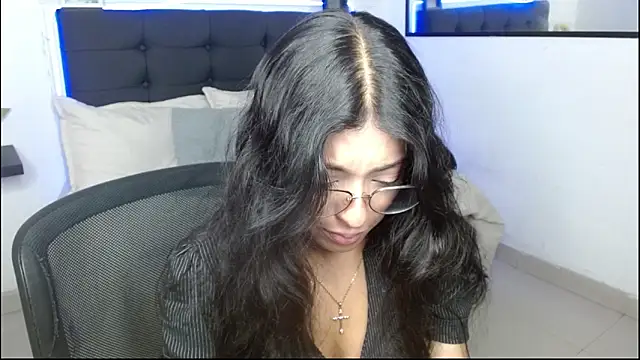 vaness weet online show from 11-29-25, 08:20