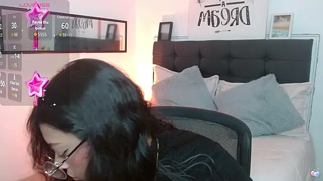 vaness weet online show from 10-11-25, 07:37