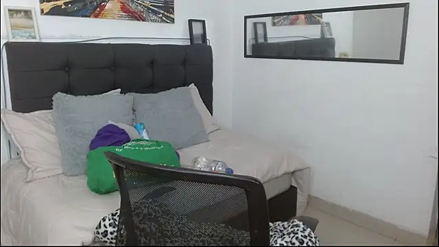 vaness weet online show from 12-04-25, 09:14