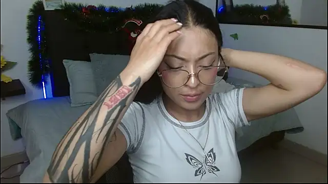 vaness weet online show from 12-21-25, 08:42