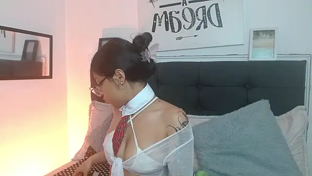 vaness weet online show from 10-18-25, 08:22