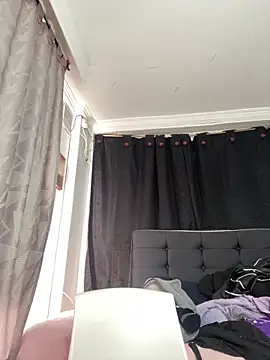 vaness weet online show from 12-15-25, 07:20