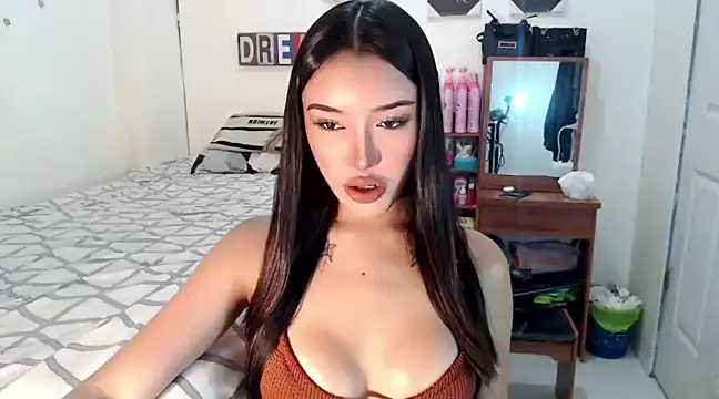 Snapshot of wiggle_nibble chatting on 12-12-24, 04:48 wiggle nibble online show from 12-12-24, 04:48