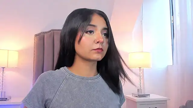 Emma Torres   online show from 03-21-25, 12:06