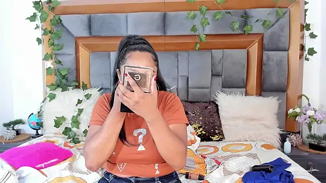 BellaKarla online show from 03-10-25, 07:50