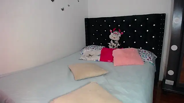 BellaKarla online show from 10-17-25, 07:59