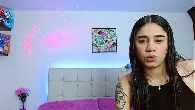 Snapshot of Layla_Rachel chatting on 01-09-25, 01:18 Layla Rachel online show from 01-09-25, 01:18