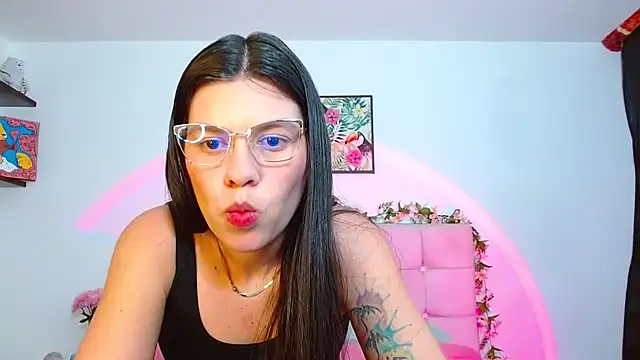 Snapshot of Layla_Rachel chatting on 09-11-25, 01:27 Layla Rachel online show from 09-11-25, 01:27