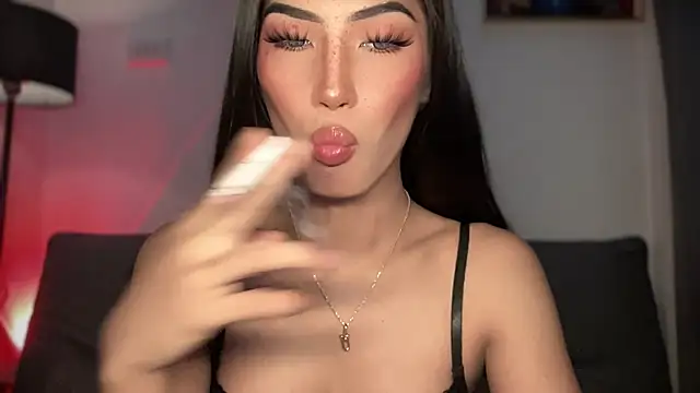 Bella Gordon online show from 11-30-25, 04:57