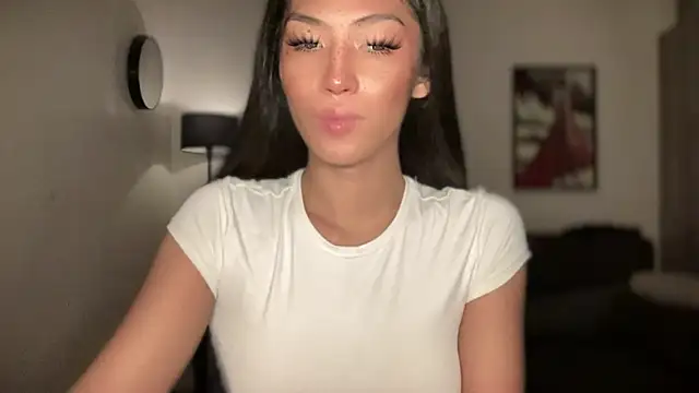 Snapshot of Bella_Gordon chatting on 06-18-26, 04:33 Bella Gordon online show from 06-18-26, 04:33