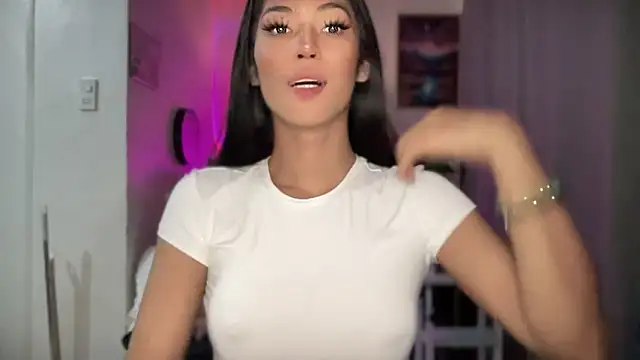 Bella Gordon online show from 11-04-25, 04:00