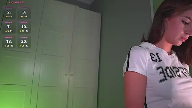 -JuicyMolly- online show from 10-04-25, 03:46