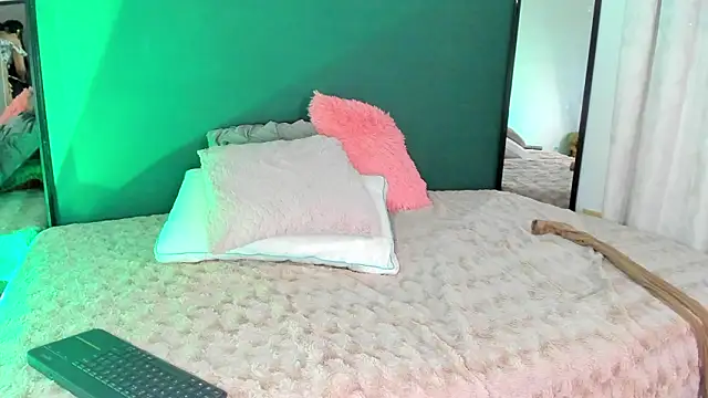 Snapshot of Gin_Zc chatting on 02-08-26, 11:35 Gin Zc online show from 02-08-26, 11:35