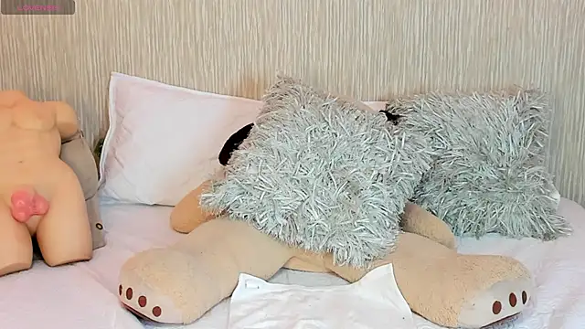 Snapshot of Doll_Loren chatting on 10-16-25, 05:43 Doll Loren online show from 10-16-25, 05:43