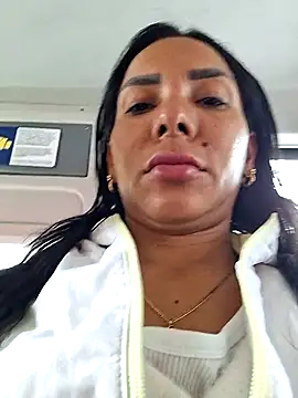 Snapshot of Doll_Loren chatting on 10-20-25, 02:06 Doll Loren online show from 10-20-25, 02:06