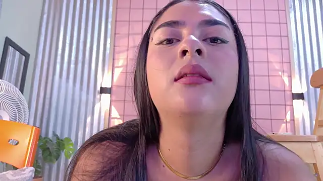 mensia hernandz online show from 11-25-25, 01:22