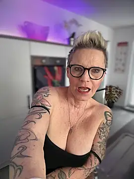 Snapshot of German_Milf chatting on 02-23-25, 02:46 German Milf online show from 02-23-25, 02:46