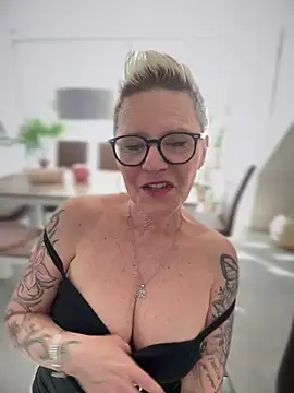 Snapshot of German_Milf chatting on 02-19-25, 02:01 German Milf online show from 02-19-25, 02:01
