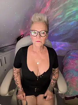 German Milf online show from 10-28-25, 02:16