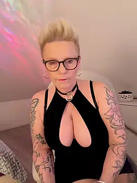 German Milf online show from 02-25-26, 01:33