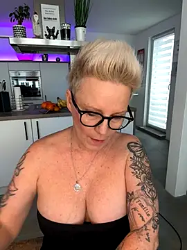 German Milf online show from 11-23-25, 02:05