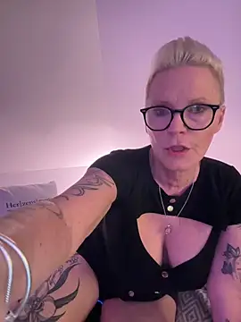 Snapshot of German_Milf chatting on 03-11-25, 06:08 German Milf online show from 03-11-25, 06:08