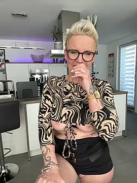 Snapshot of German_Milf chatting on 03-20-25, 02:21 German Milf online show from 03-20-25, 02:21