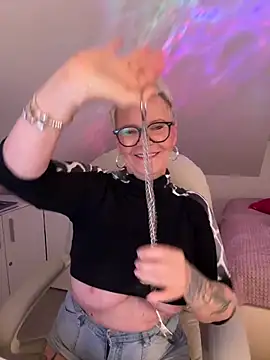 German Milf online show from 04-14-26, 12:32